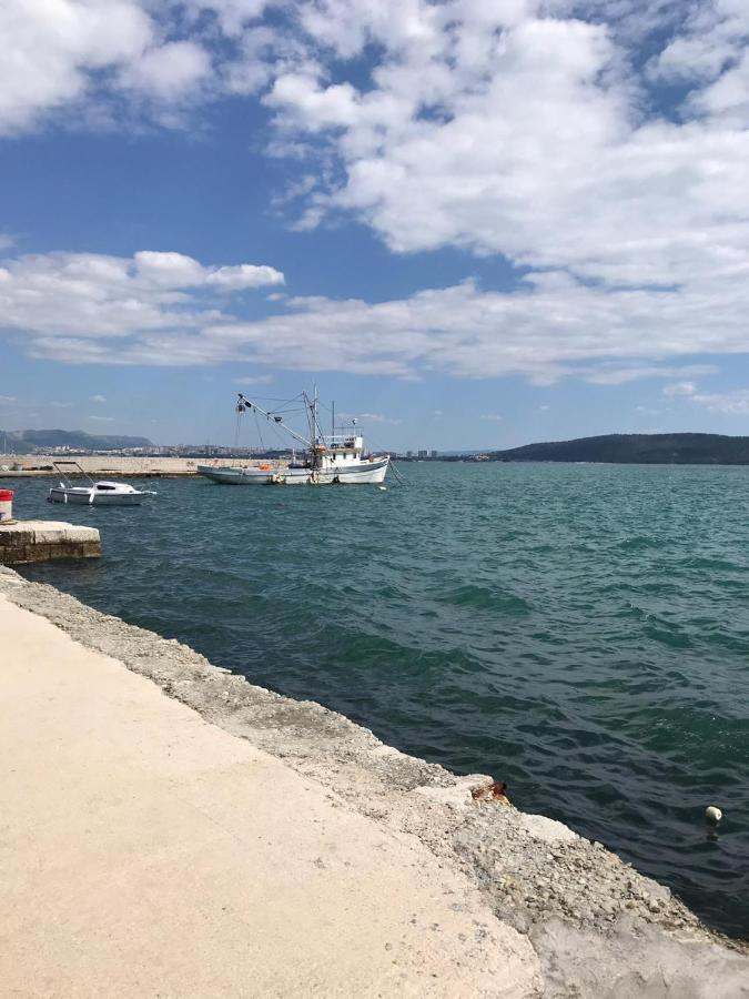 Meerblick Apartment Kastela Bagian luar foto